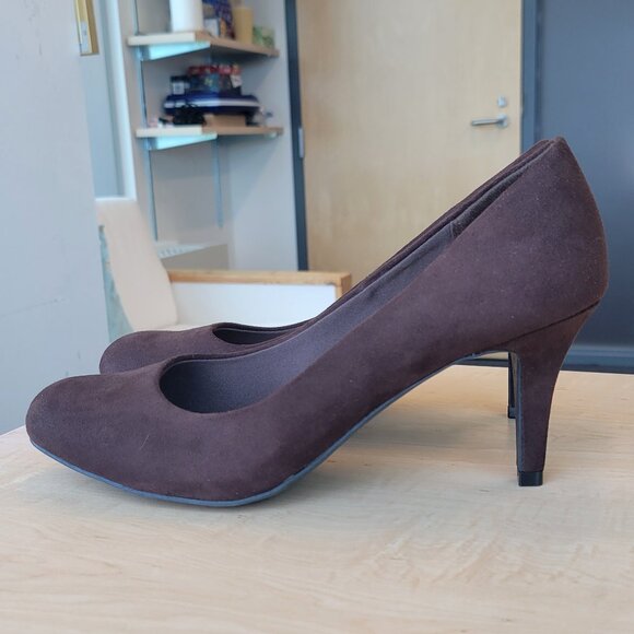 Comfort Plus by Predictions Dark Brown Pumps - Picture 2 of 7